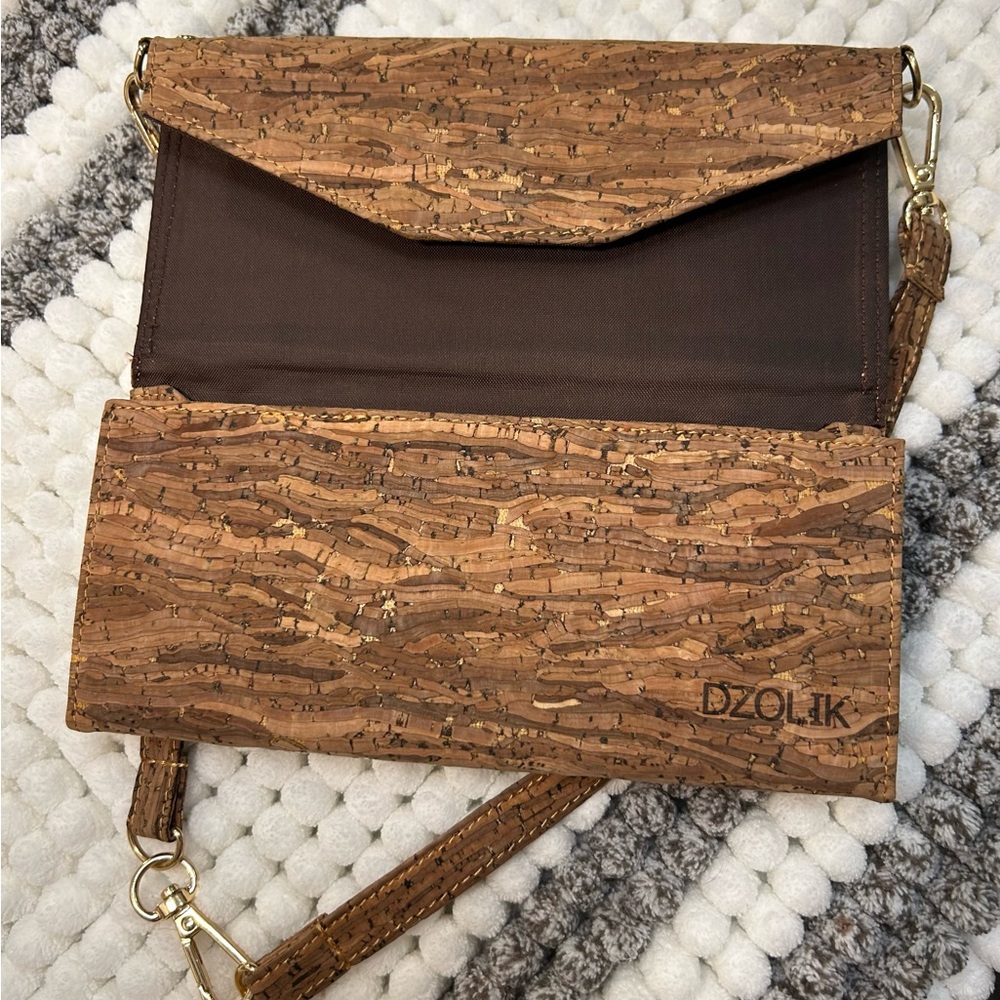 DZOLIK Cork Wristlet Clutch